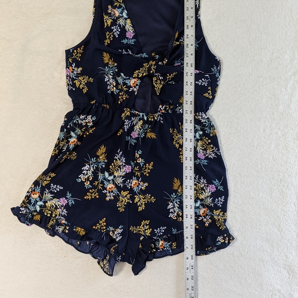 Francesca's Blue Rain Blue Floral Summer Romper, M - Picture 11 of 12